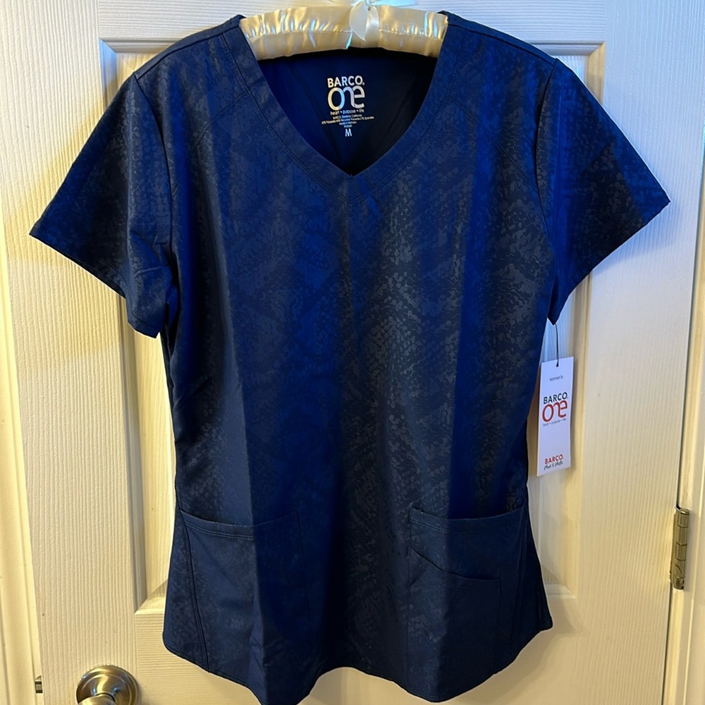 ⭐️ NWT Scrubs Uniform top